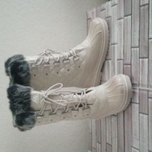 Women's snow boots